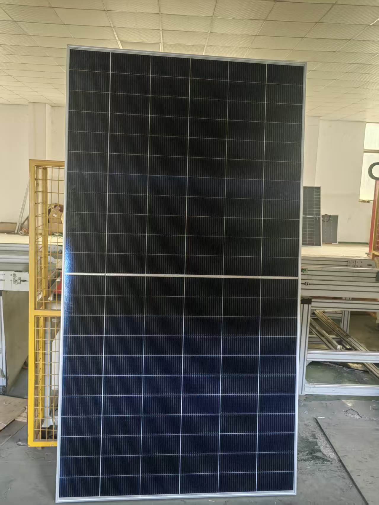 Delivery To UAE 730W Bifacial HJT Solar Panels by 40HQ Container
