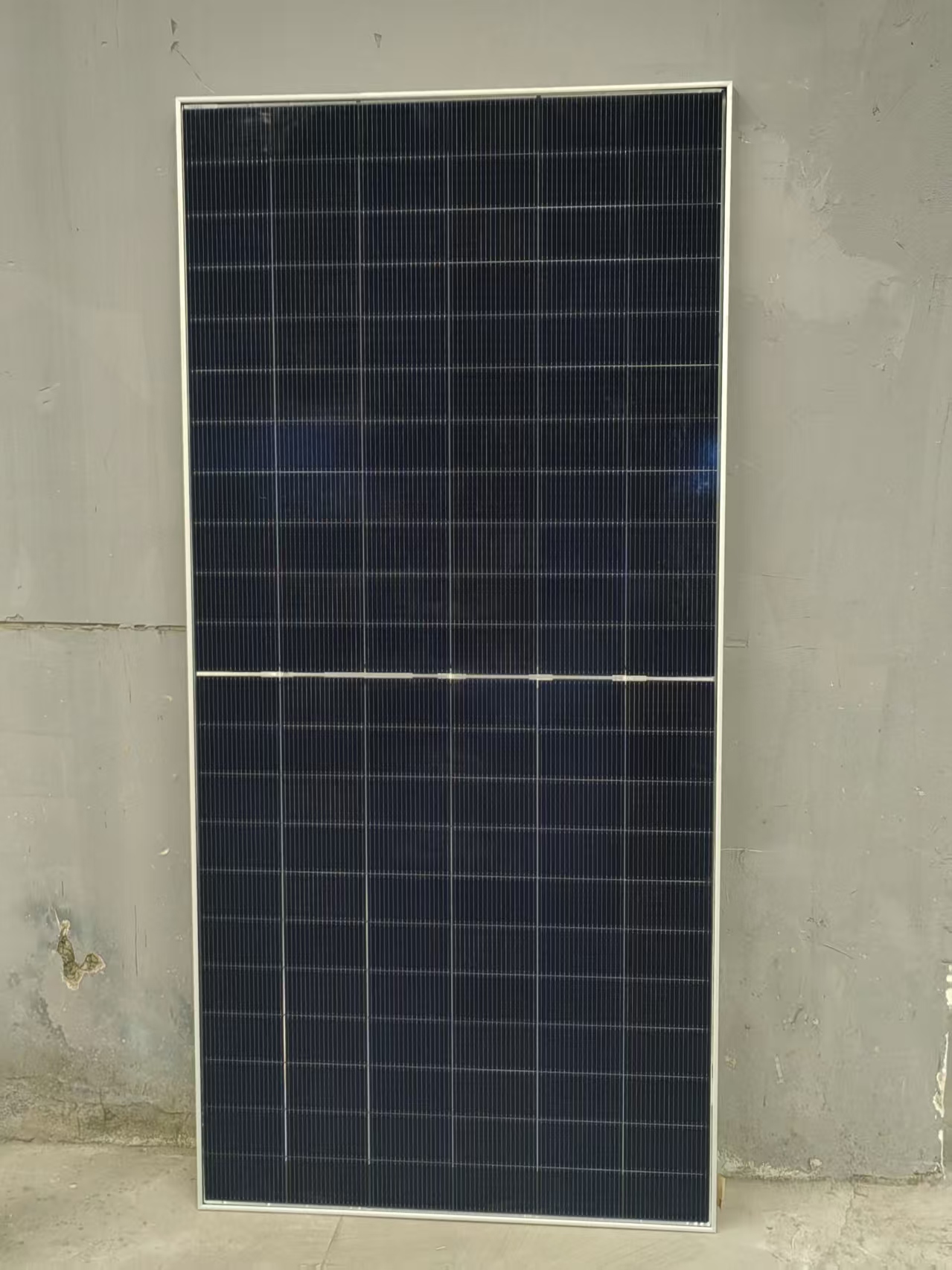 Delivery To Italy 650W Solar Panels by 40HQ Container
