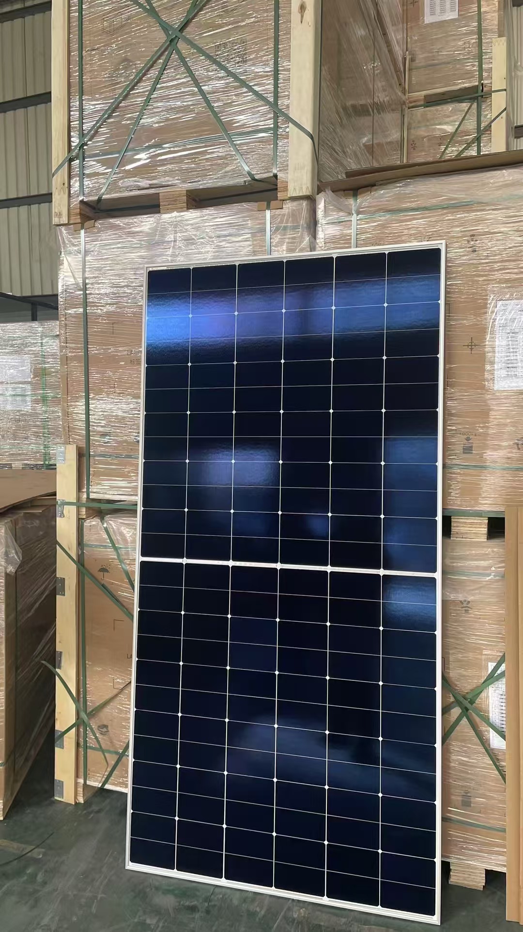 Delivery To Kazakhstan 580W BC Cells Solar Panel.