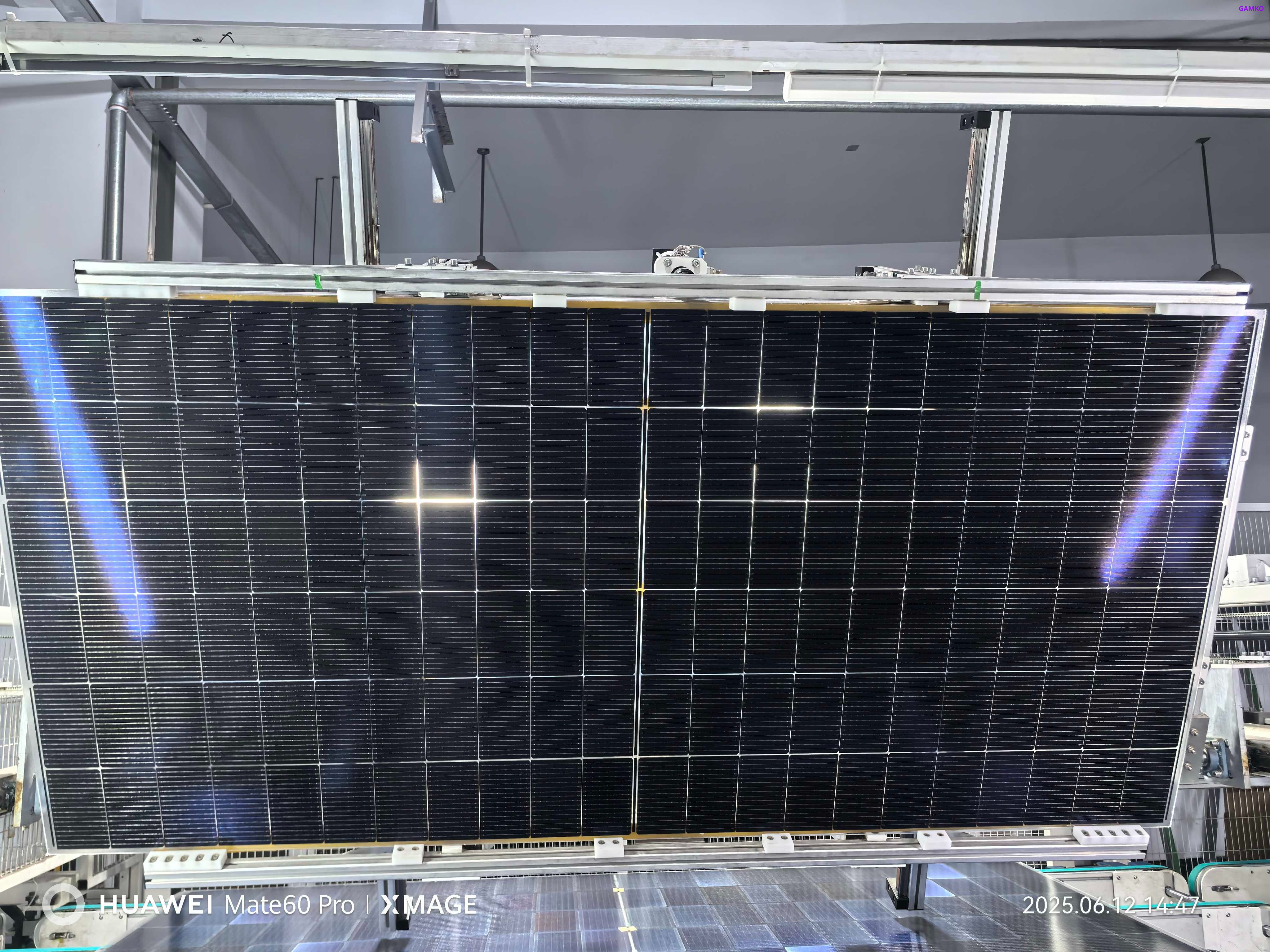 640W Solar Panel N Type 182*210 Cells High Efficiency ISO9001/CE/TUV Solar Panel Module 640W