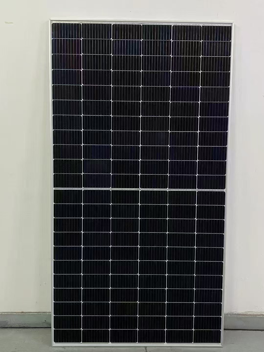 Delivery To Spain 600W HJT Solar Panels