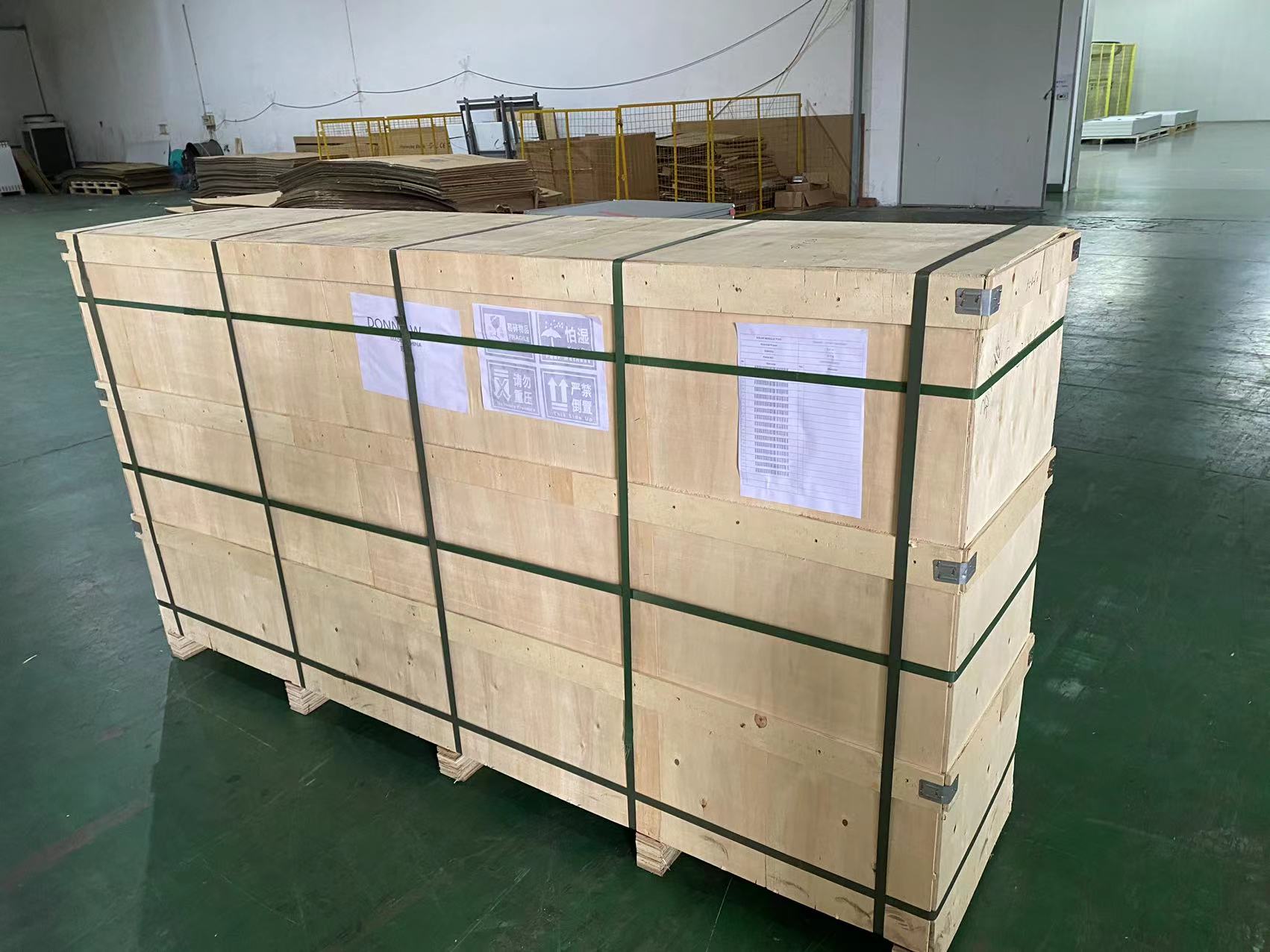 Delivery To St. Martin 600W Full Black Solar Panels Sample Order