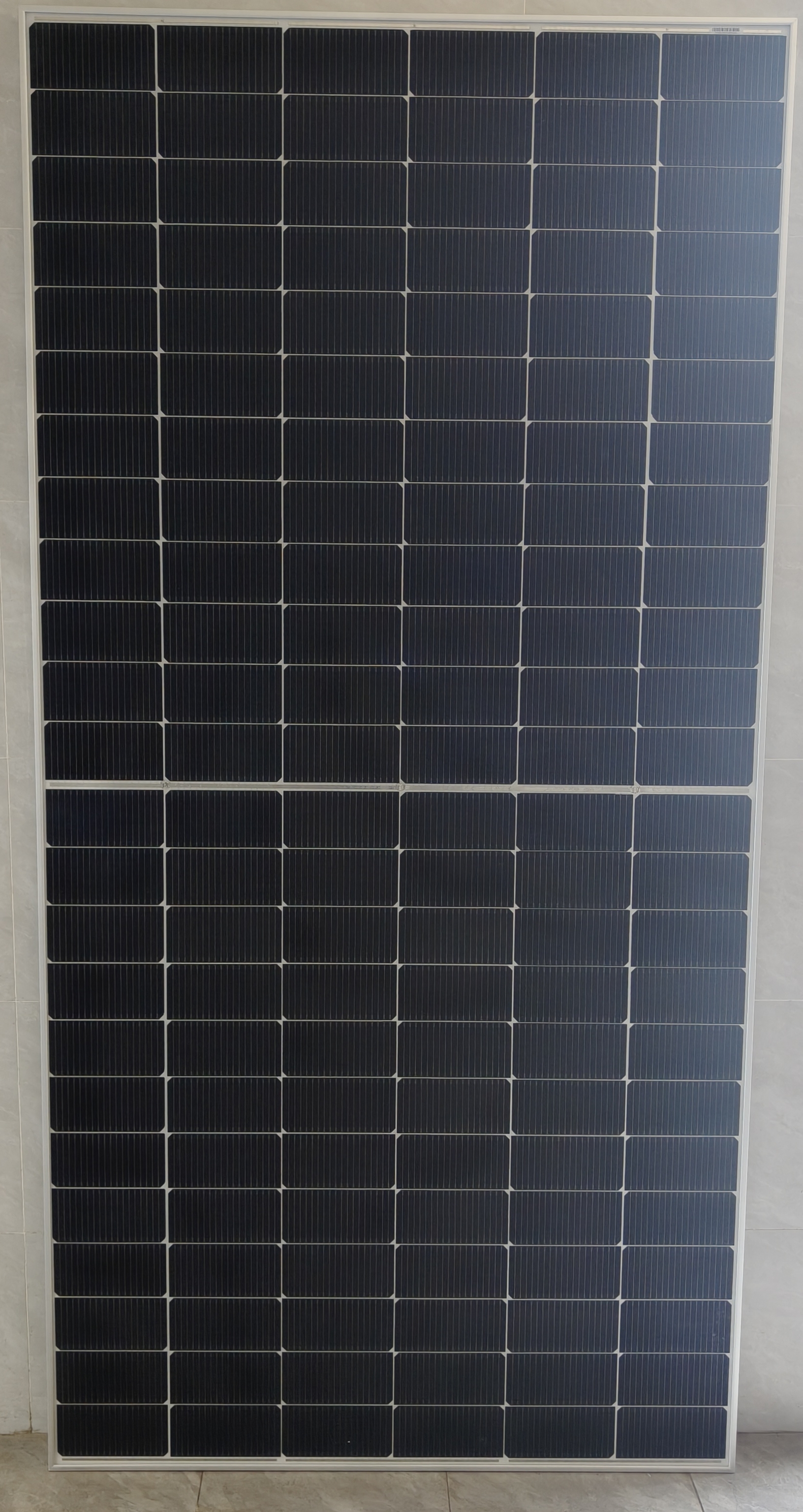 Delivery To United Arab Emirates 720W And 590W Bifacial Solar Panels by 5x40HQ Containers.