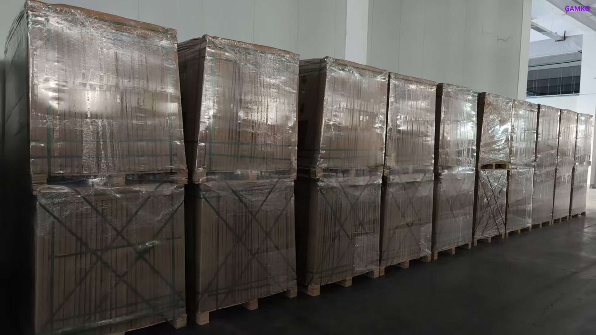 640W Solar Panel N Type 182*210 Cells High Efficiency ISO9001/CE/TUV Solar Panel Module 640W
