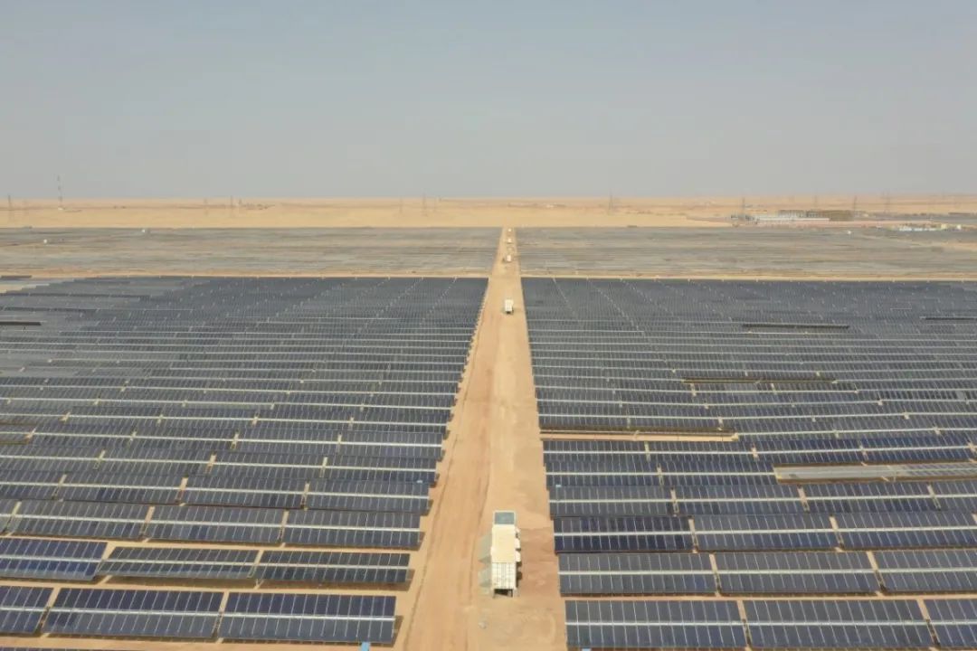 The Installation of Photovoltaic Modules for The Largest Photovoltaic Storage Project under Construction in Africa Has Been Fully Launched