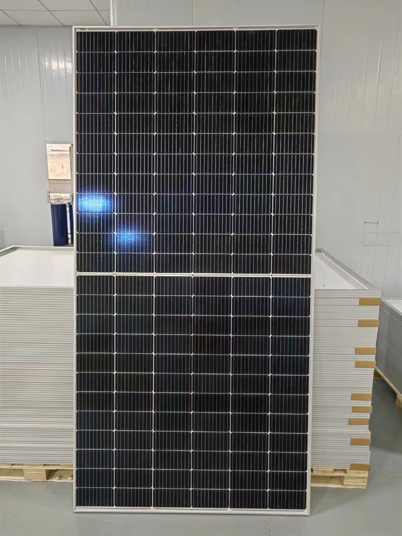 Stock Solar Panel Daily Produce 400pcs 550W Mono Solar Panel Best Selling Item 550W PV Module With High Efficiency 